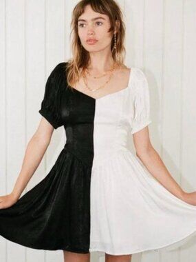 NWT Fashion Brand Company Satin Black/White Virgin Mini M